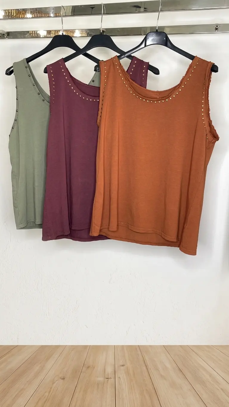 Camisetas con brillos en el cuello de varios colores